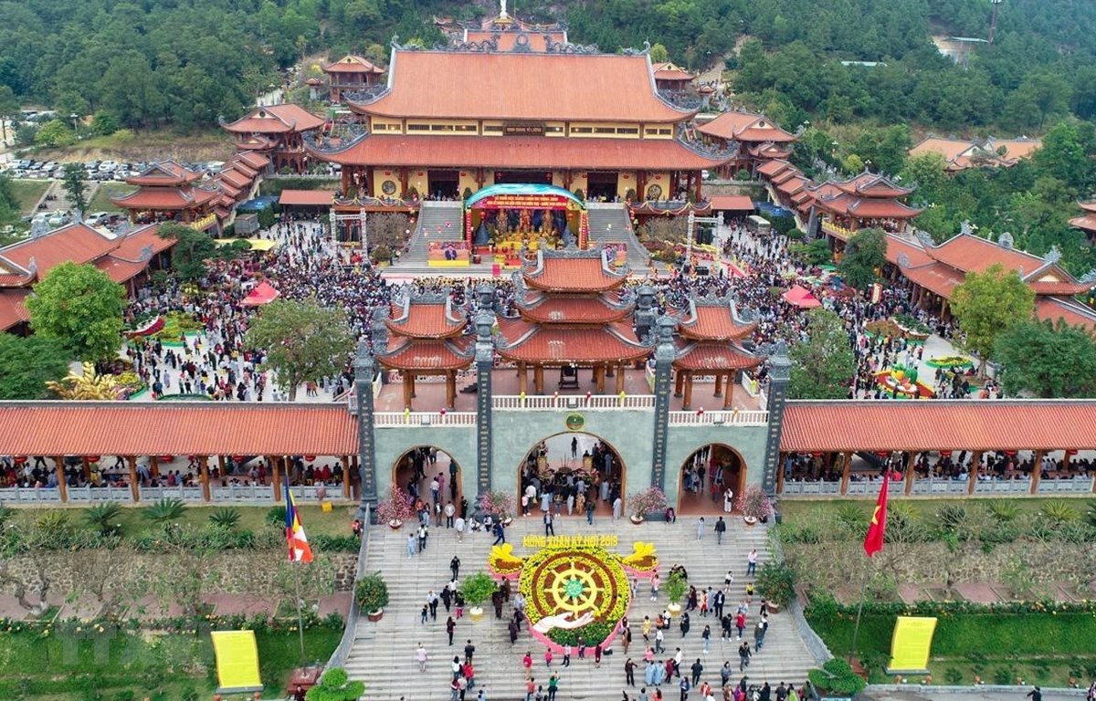 Chùa Ba Vàng - Ngôi chùa có không gian tôn nghiêm lớn nhất Việt Nam