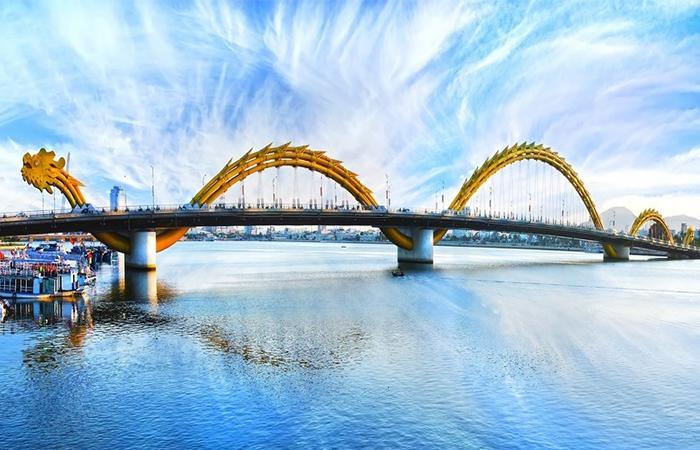 Cầu Rồng- biểu tượng của thành phố Đà Nẵng