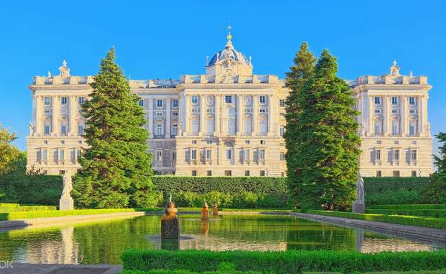 Cung điện hoàng gia Madrid