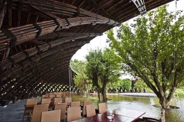 Nhà hàng tre Bamboo Wing