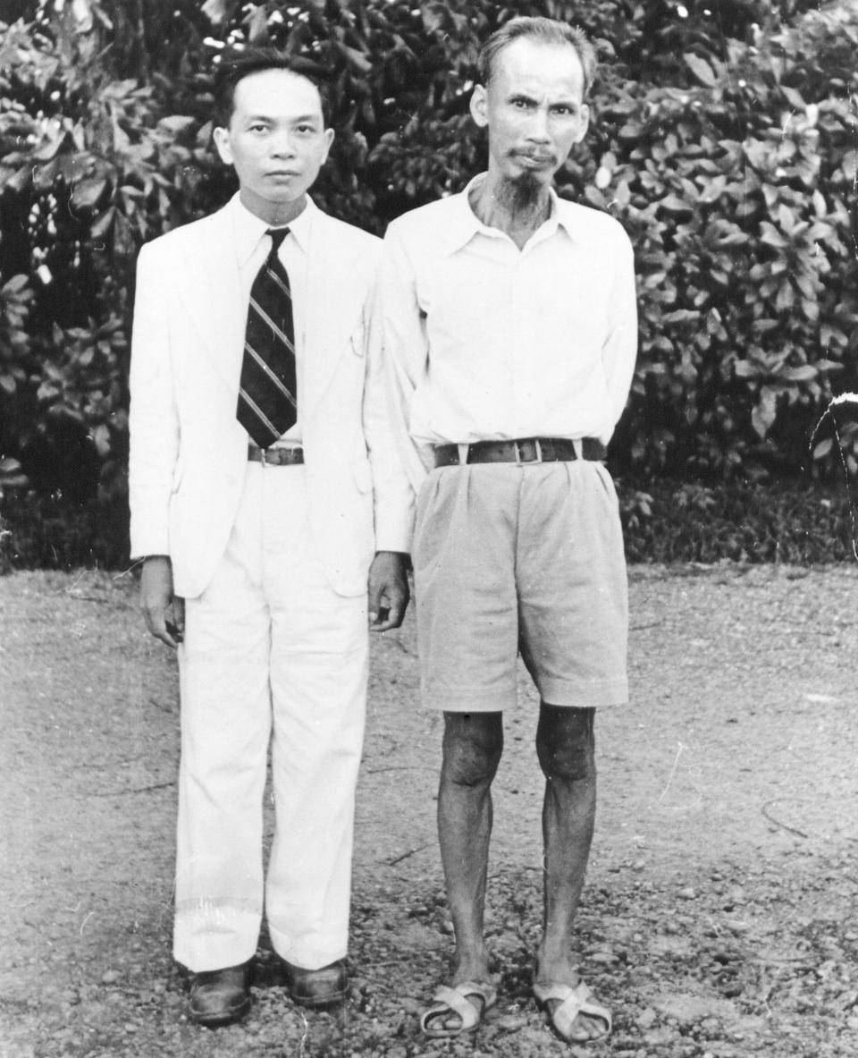 Đại tướng Võ Nguyên Giáp và chủ tịch Hồ Chí Minh