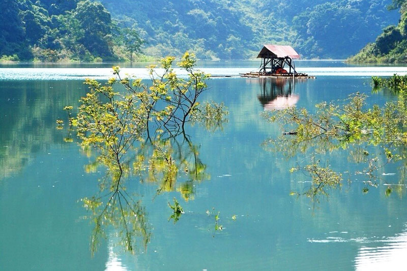 vẻ đẹp hồ Hang Then